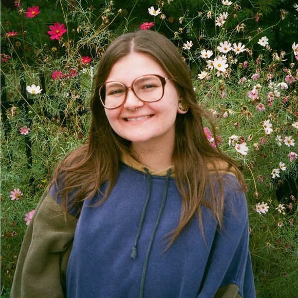 Hey, its Brooklyn 🐝🍃 - Picture 3 of 6